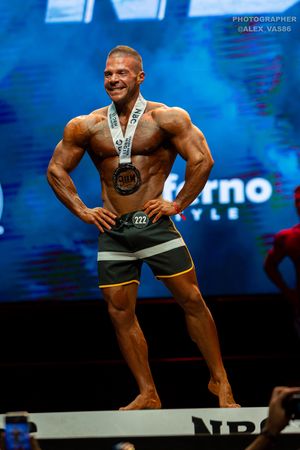 MEN'S PHYSIQUE 174